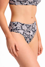 Load image into Gallery viewer, Sunseeker Priya Ruched Mid Rise Pant -Black