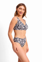Load image into Gallery viewer, Sunseeker Priya Ruched Mid Rise Pant -Black