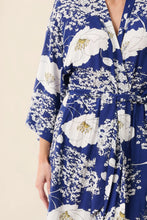 Load image into Gallery viewer, Givoni Taranto Mid length wrap (Navy)