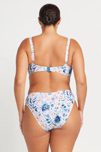 Load image into Gallery viewer, Artesands Cordelia Delacroix Multifit Cup Bikini Top (White)