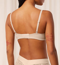 Load image into Gallery viewer, Triumph Body Make-Up Illusion Lace Balconette Bra (Nude Beige)