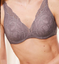 Load image into Gallery viewer, Triumph Body Make-Up Illusion Lace Bra (Pigeon Grey)