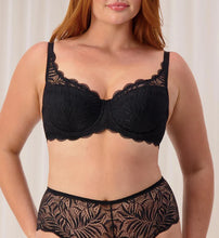 Load image into Gallery viewer, Triumph Essential Lace Balconette Bra WHP (Black)
