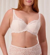 Load image into Gallery viewer, Triumph Essential Lace Balconette Bra WHP (Nude Pink)