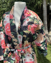 Load image into Gallery viewer, Floressents Cotton Fleur Kimono Robe (Black)