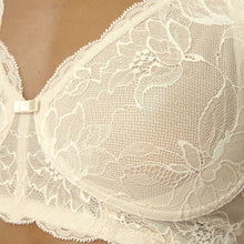 Load image into Gallery viewer, Triumph Amourette Charm N03 Wirefree Bra (Black) (Cream)