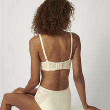 Load image into Gallery viewer, Triumph Amourette Charm N03 Wirefree Bra (Black) (Cream)