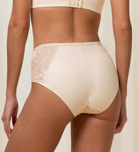 Load image into Gallery viewer, Triumph Amourette Charm Maxi 01 , BLACK , SPICY RED,CREAM