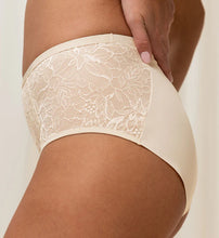 Load image into Gallery viewer, Triumph Amourette Charm Maxi 01 , BLACK , SPICY RED,CREAM