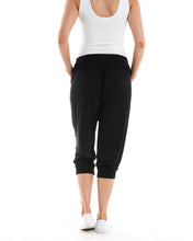 Load image into Gallery viewer, Betty Basics Tokyo Pant (3/4 pant) Black