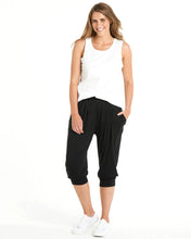 Load image into Gallery viewer, Betty Basics Tokyo Pant (3/4 pant) Black