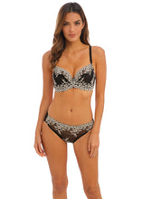 Load image into Gallery viewer, Wacoal WA065191 Embrace Lace Classic Underwire Bra (Black)
