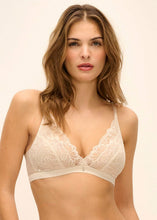 Load image into Gallery viewer, Wacoal Abellia Bralette (Gardenia)
