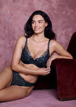 Load image into Gallery viewer, Wacoal  Mayumi Underwire Plunge Lace Bra (Midnight)
