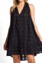 Load image into Gallery viewer, Sunseeker Textured Picnic Throw Over - Black
