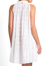 Load image into Gallery viewer, Sunseeker Textured Picnic Throw Over - White
