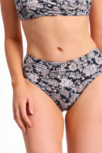 Load image into Gallery viewer, Sunseeker Priya Ruched Mid Rise Pant -Black
