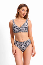 Load image into Gallery viewer, Sunseeker Priya Ruched Mid Rise Pant -Black
