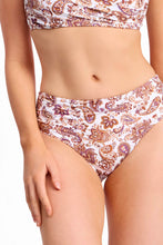 Load image into Gallery viewer, Sunseeker Priya Ruched Mid Rise Pant - Coco
