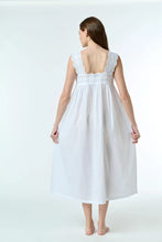 Load image into Gallery viewer, Arabella MD701 Nightie (White)
