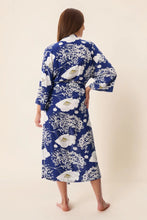 Load image into Gallery viewer, Givoni Taranto Mid length wrap (Navy)
