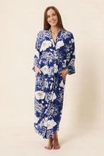 Load image into Gallery viewer, Givoni Taranto Mid length wrap (Navy)
