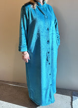 Load image into Gallery viewer, Essence 680RB Button up ROBE Emerald

