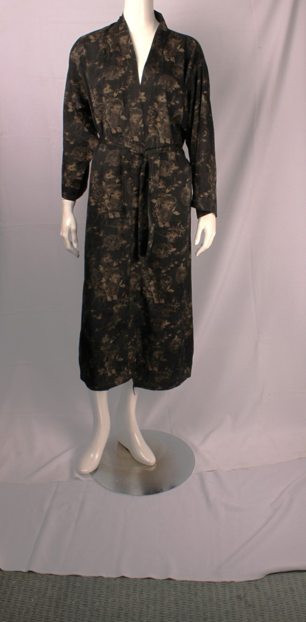 Alice & Lily AL/604  Long kimono floral (Black/Gold)