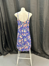 Load image into Gallery viewer, Essence Cotton Floral Chemise 677CH (Navy)
