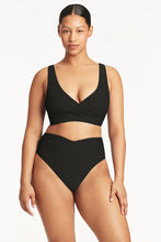 Load image into Gallery viewer, Sea Level Honeycomb Cross Front Multifit Top (Black)
