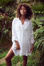 Load image into Gallery viewer, Sunseeker Picnic Painters Shirt (White)
