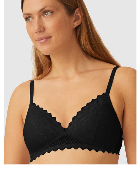 Naturana 5672 Non Wired Molded Lace Bra  (Black)