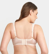 Load image into Gallery viewer, Triumph Endless Comfort Wirefree Bra (White, Fresh Powder, Black)
