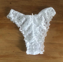 Load image into Gallery viewer, Essence Lace G-String (White) 678G

